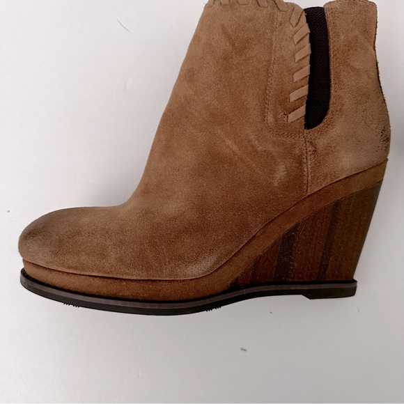 Ariat Belle Western Distressed Boot - Picture 6 of 16